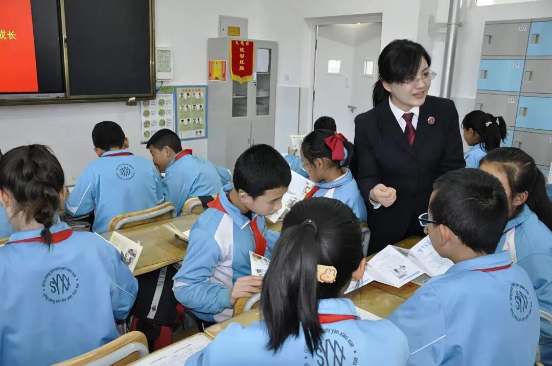 檢徽耀巾幗 初心護(hù)未來——慶陽市人民檢察院第七檢察部主任馮海霞