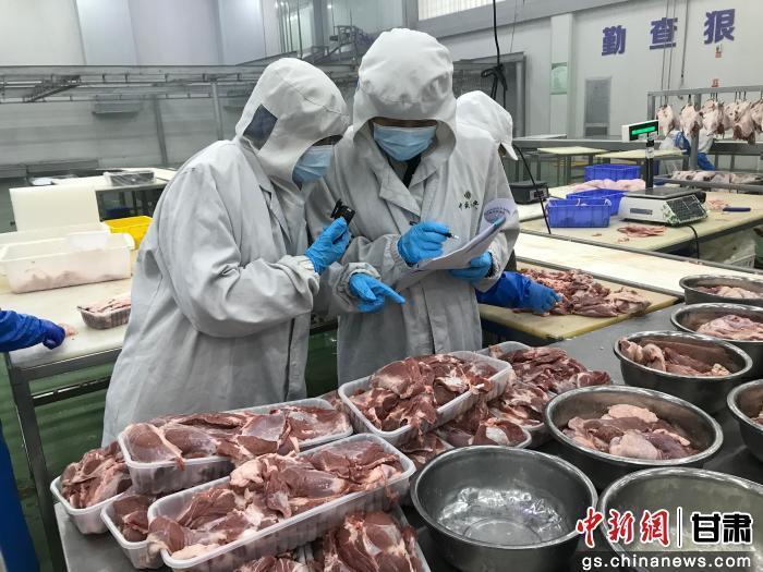甘肅環(huán)縣腌制羊肉串首次供港 老區(qū)羊產(chǎn)業(yè)再添新路