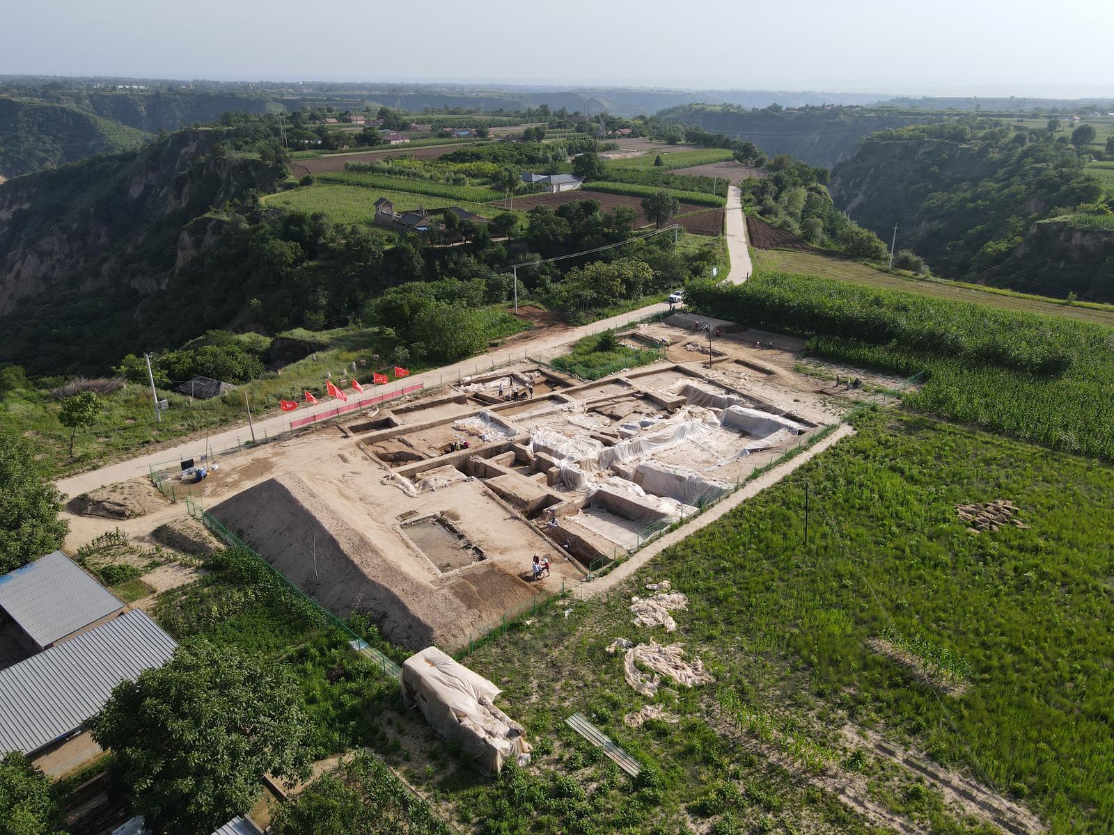 甘肅慶陽(yáng)南佐遺址入選2025年度全國(guó)十大考古新發(fā)現(xiàn)——五千年文明史再添關(guān)鍵實(shí)證 發(fā)現(xiàn)我國(guó)最早都邑中軸線布局